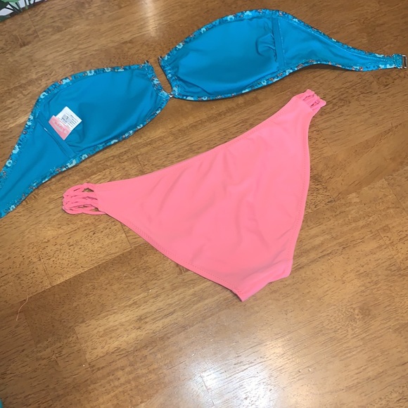 🌻5/$15Kirra Sz Large strapless bikini top and Rue Bleu Sz Large contrasting bo… - Picture 4 of 9
